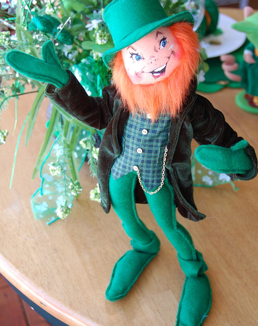17" Leprechaun 1 17" Leprechaun