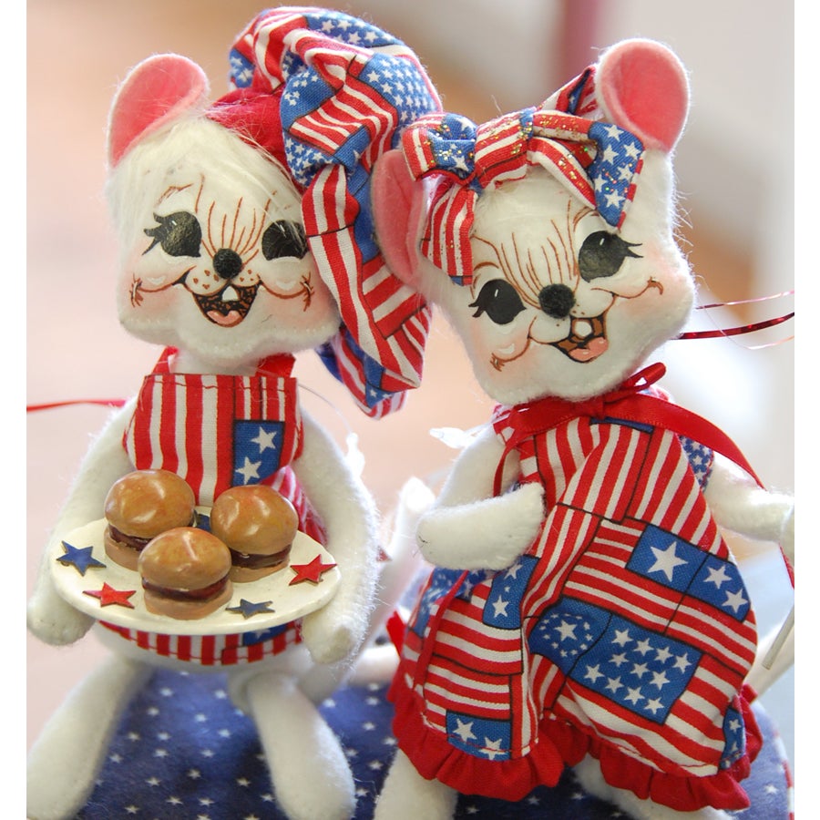 Patriotic BBQ Couple