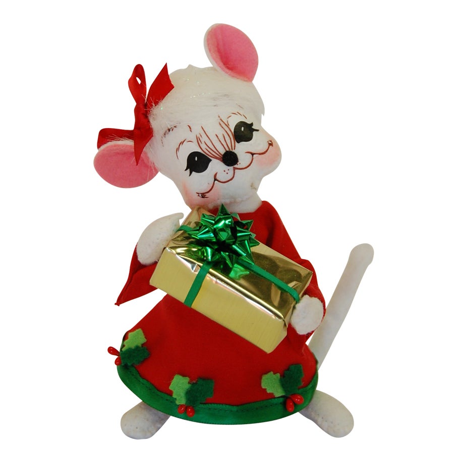 6in Holly Berry Girl Mouse