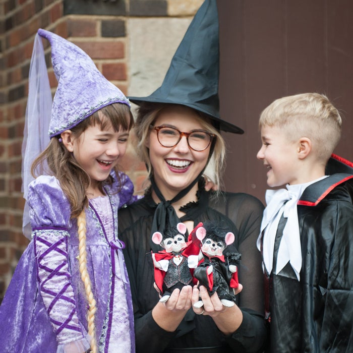 310619 310719-L WEB Dracula and His Bride Bundle