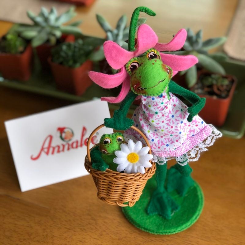 10in Froggie Frolic with card