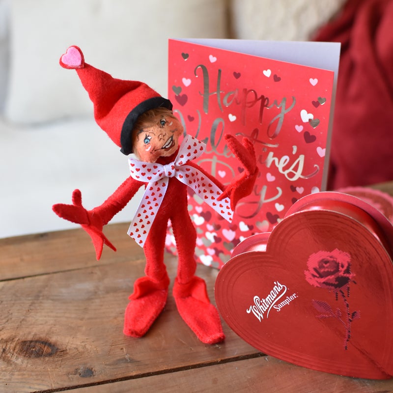 111021 9in Happy Valentines Day Elf-chocolates