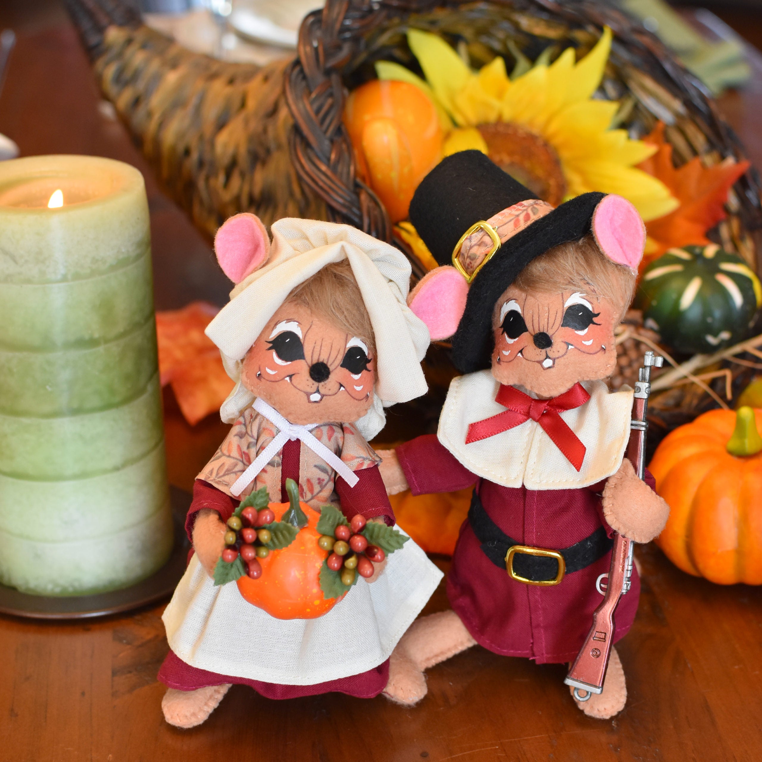 2021 6in Pilgrim Mouse Couple-WEB