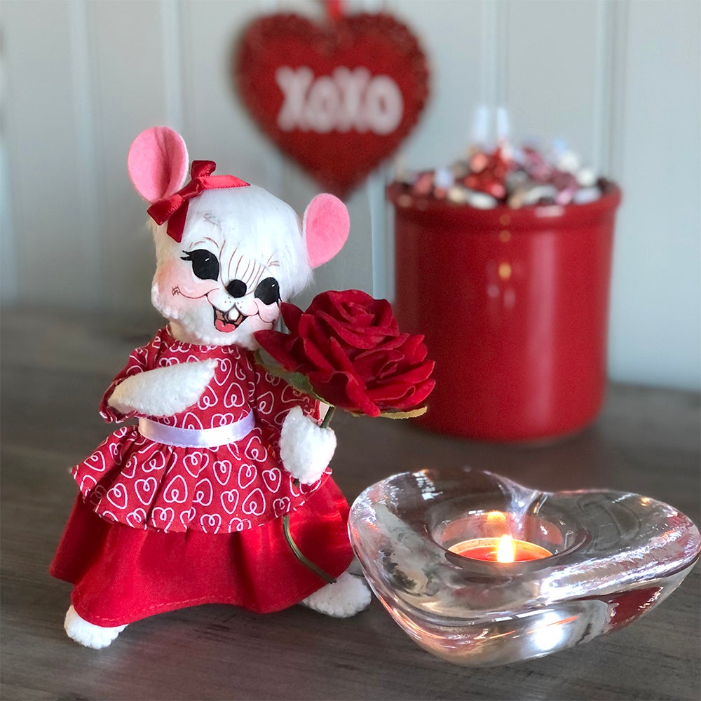 110722-6in Valentine Girl Mouse-WEB