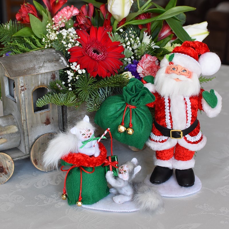 2022 Crimson Crush Santa + Kitties-WEB 2022 Crimson Crush Santa + Kitties-WEB