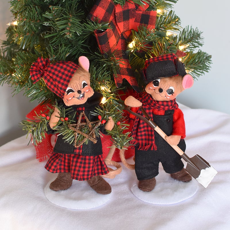 2022 Winter Woods Mouse Couple1-WEB 2022 Winter Woods Mouse Couple1-WEB