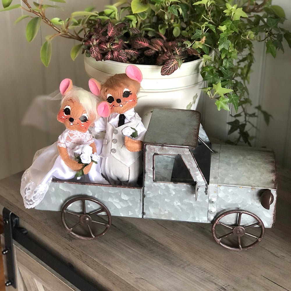 Old Time Truck-2022 Bride and Groom