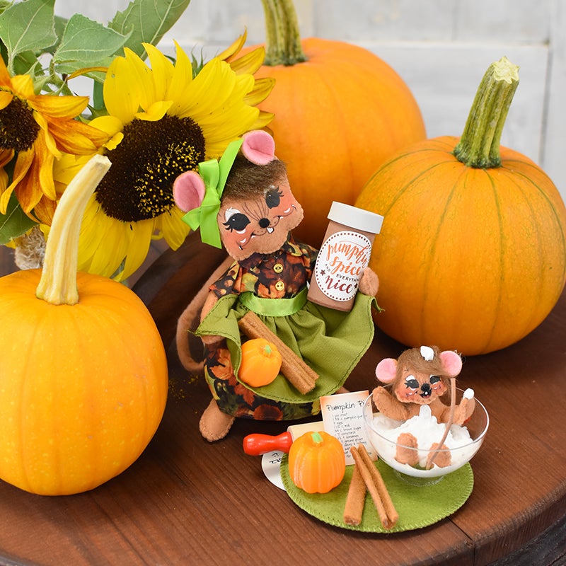 2022 Pumpkin Spice Mice Exclusive Set 2022 Pumpkin Spice Mice Exclusive Set