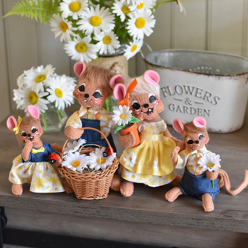 2023 Daisy Mouse Family-WEB