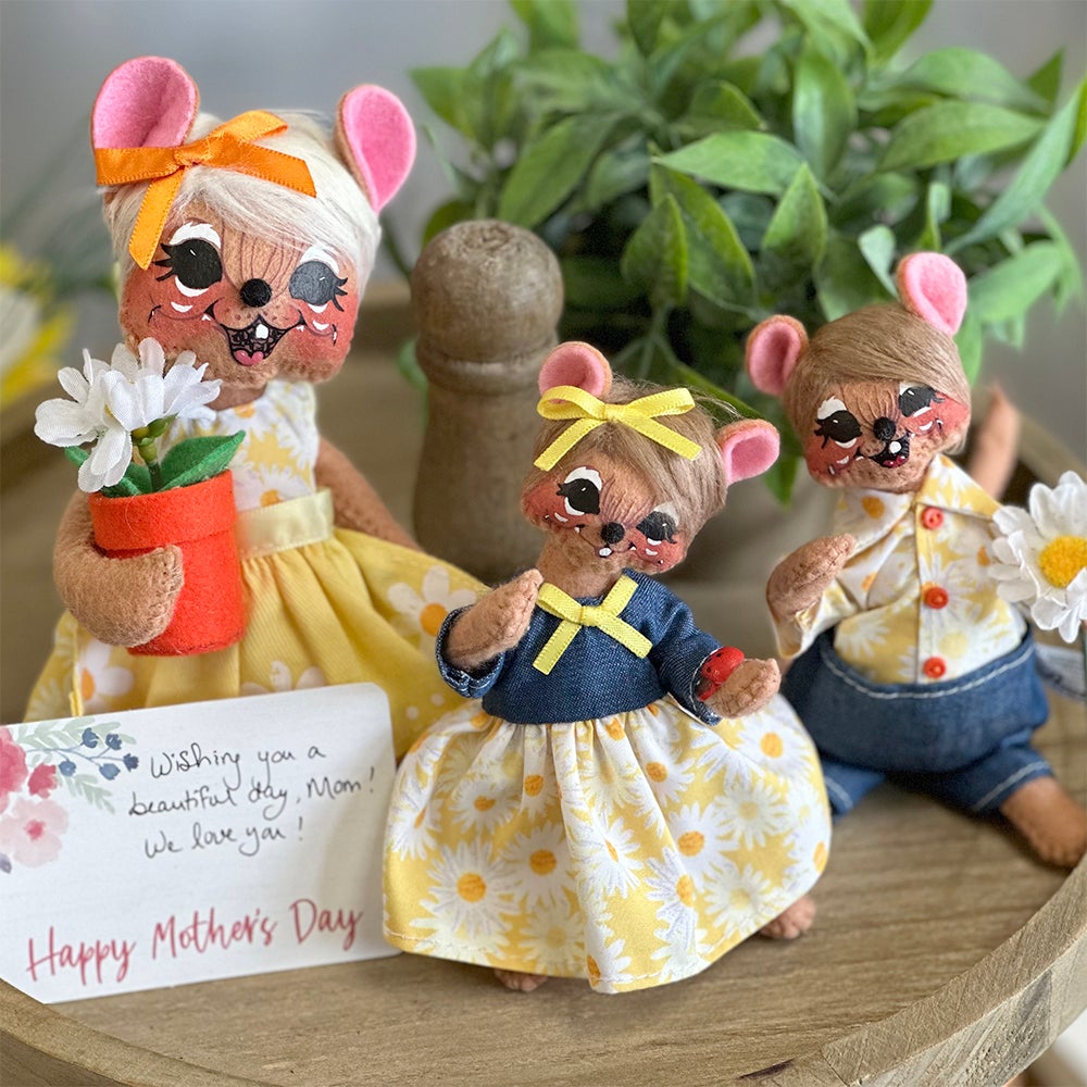 2023 Daisy Mama with girl and boy mouse
