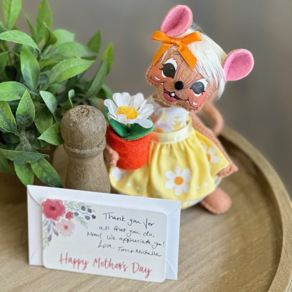 6in Daisy Girl Mouse-Mother's Day-1