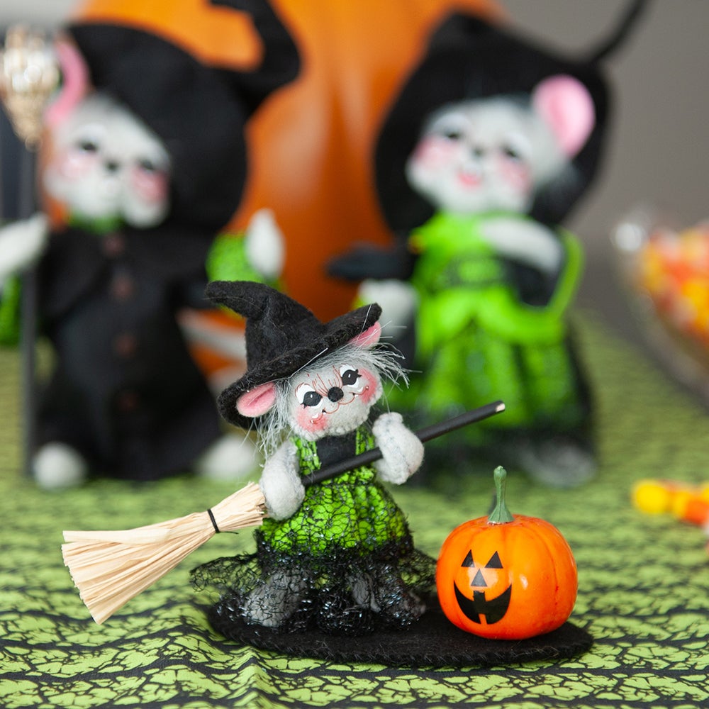 310023 3in Spooky Sublime Witch Mouse-L-WEB
