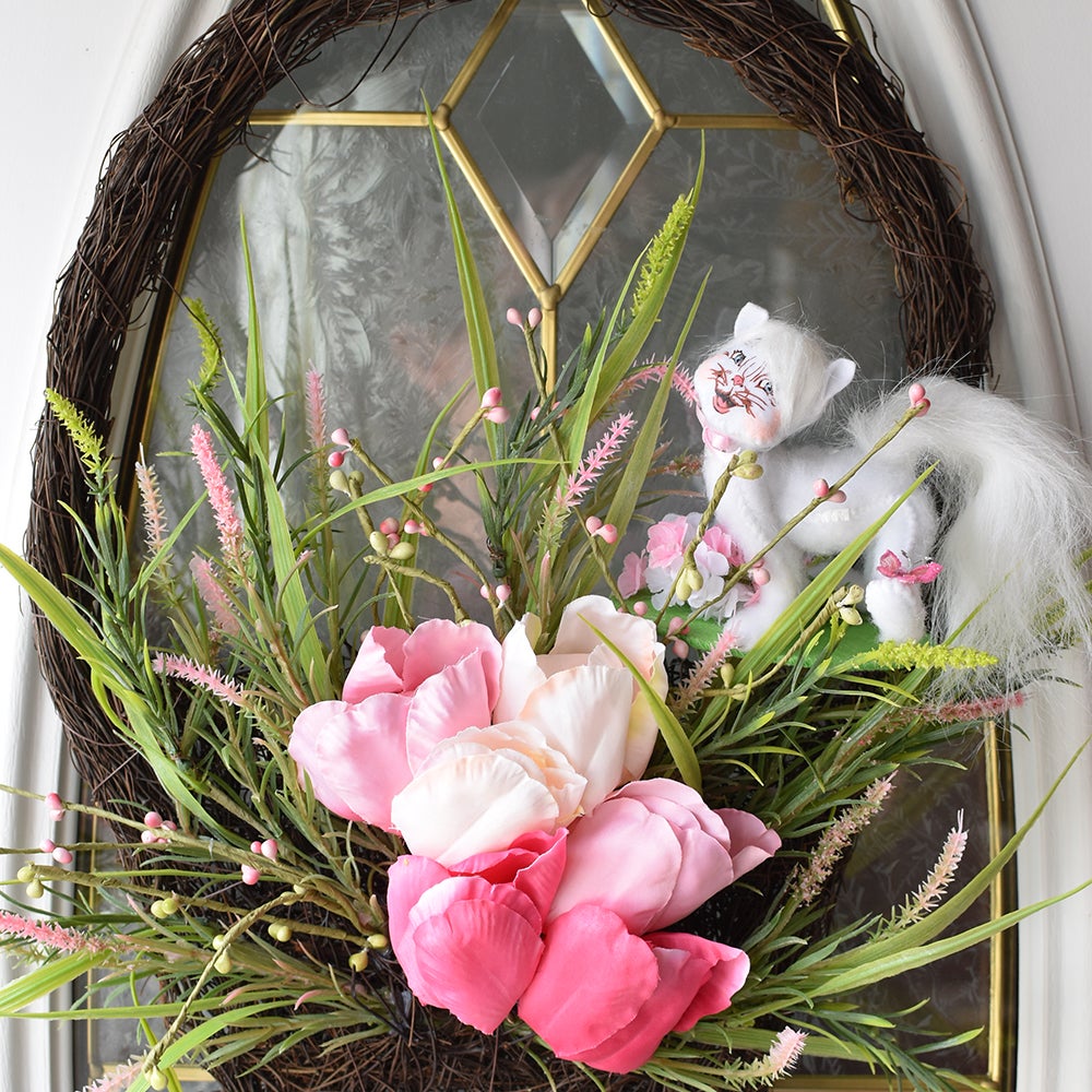 2024 4in Dainty Pink Kitty in wreath-WEB