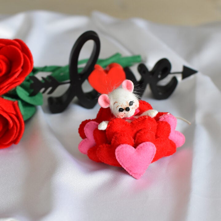 110024 3in Loads of Love Mouse-1-WEB